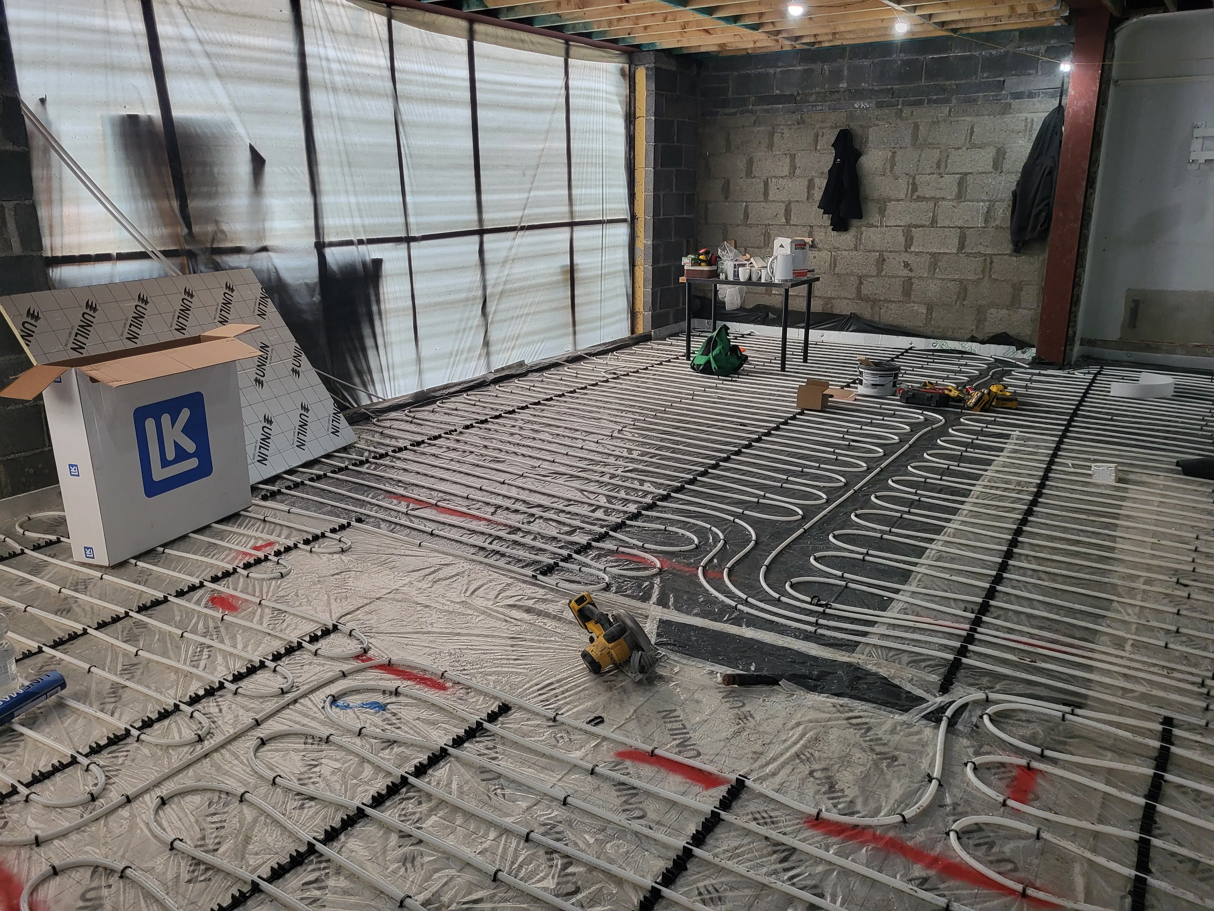 Underfloor heating pipe layout