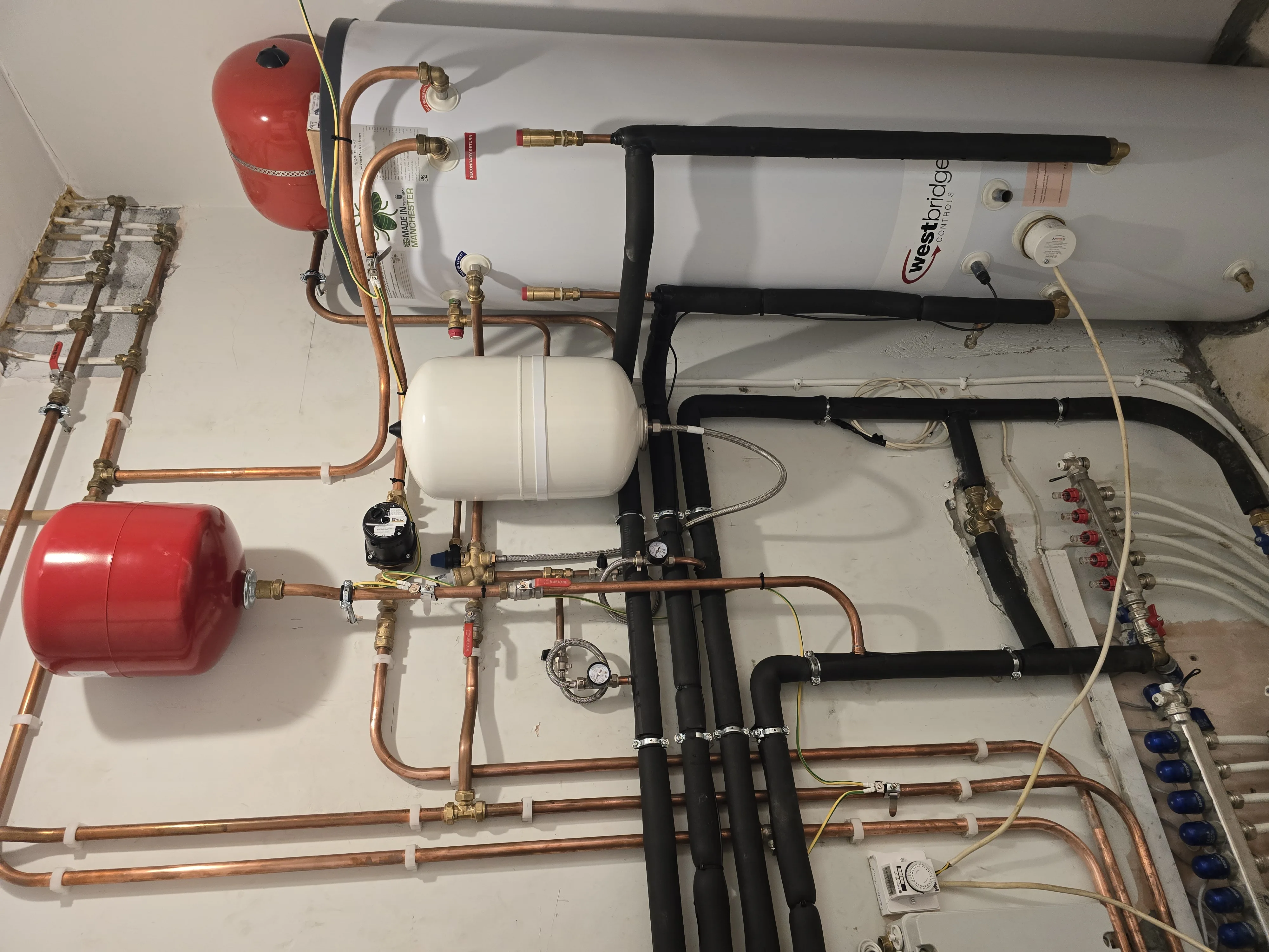 Plant room energy-efficient pipework