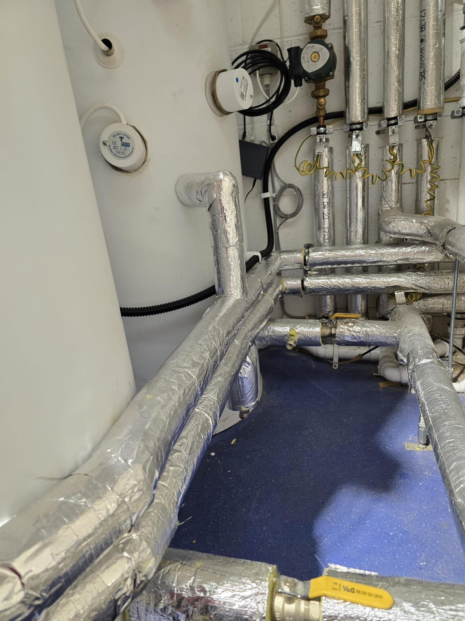 Plant room energy-efficient pipework